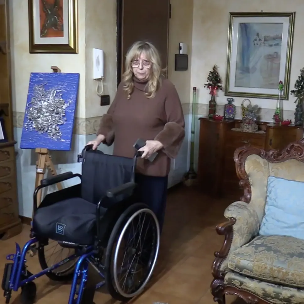 VITA DA ULTIMI | Disabile costretto in casa da quattro anni per un ascensore rotto: la lotta di Immacolata contro l'indifferenza non si arresta