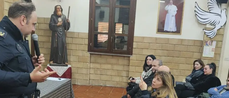 La Rete dei Comitati di quartiere di Reggio collabora con le forze dell’ordine per la campagna \"Non Siete Soli\"