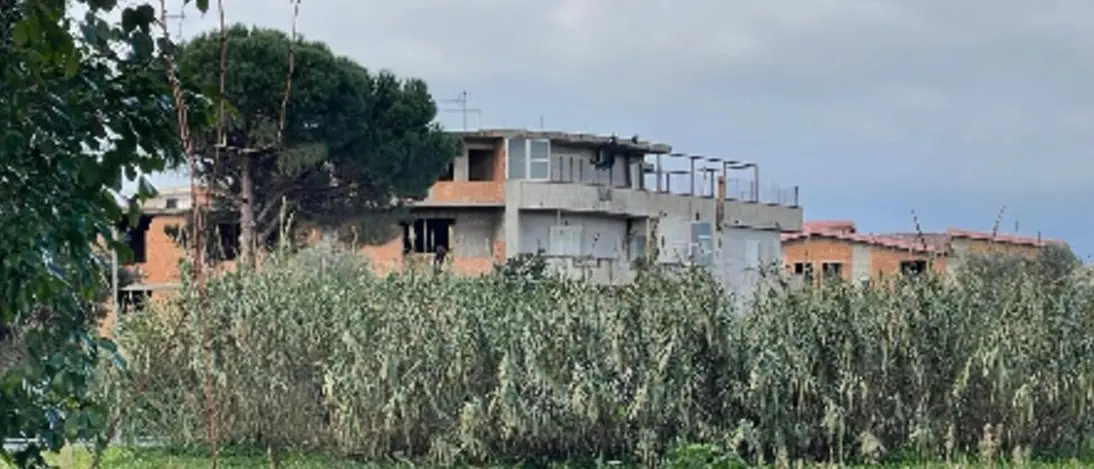 Uomo trovato morto a Bovalino, il mistero si infittisce: omicidio o gesto volontario?