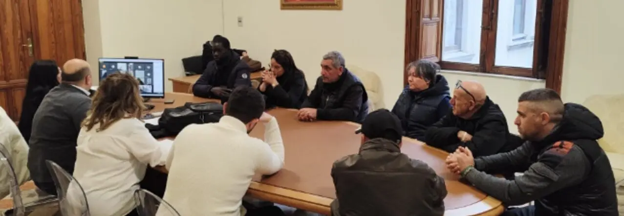 Piazza del Popolo, mercato sospeso fino a giugno e apertura dell’amministrazione per regolarizzarsi… ma in un altro mercato - FOTO