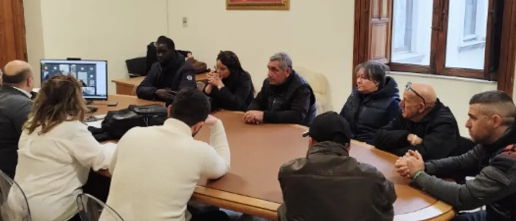 Piazza del Popolo, mercato sospeso fino a giugno e apertura dell’amministrazione per regolarizzarsi… ma in un altro mercato - FOTO