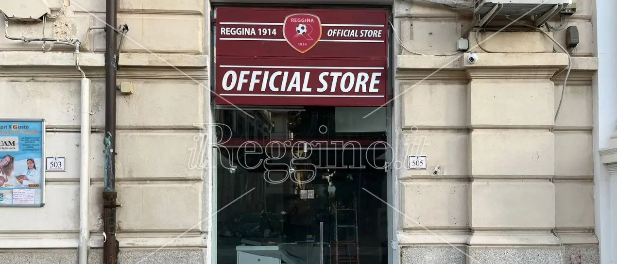 La Reggina 1914 riapre lo store ufficiale su Corso Garibaldi: Un Nuovo Punto di Riferimento per i Tifosi