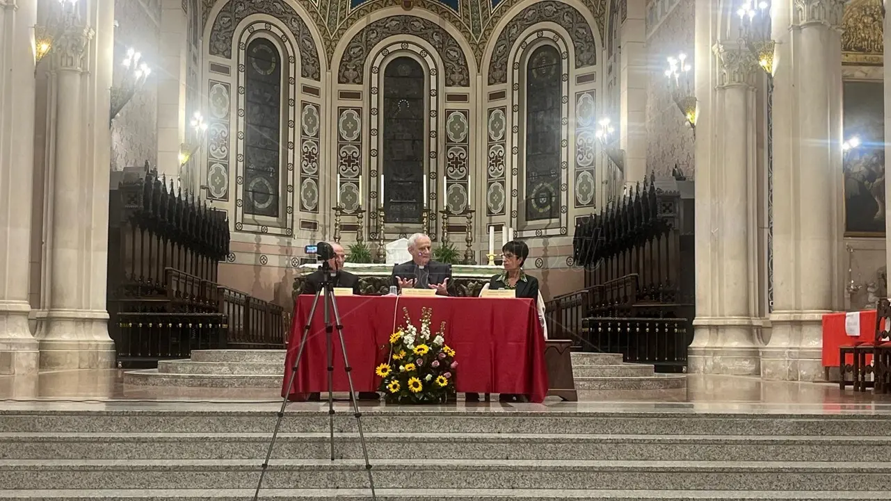 Giubileo, il cardinale Zuppi a Reggio: «Liberarsi dall'individualismo con l'amore ed essere artigiani della pace» - VIDEO
