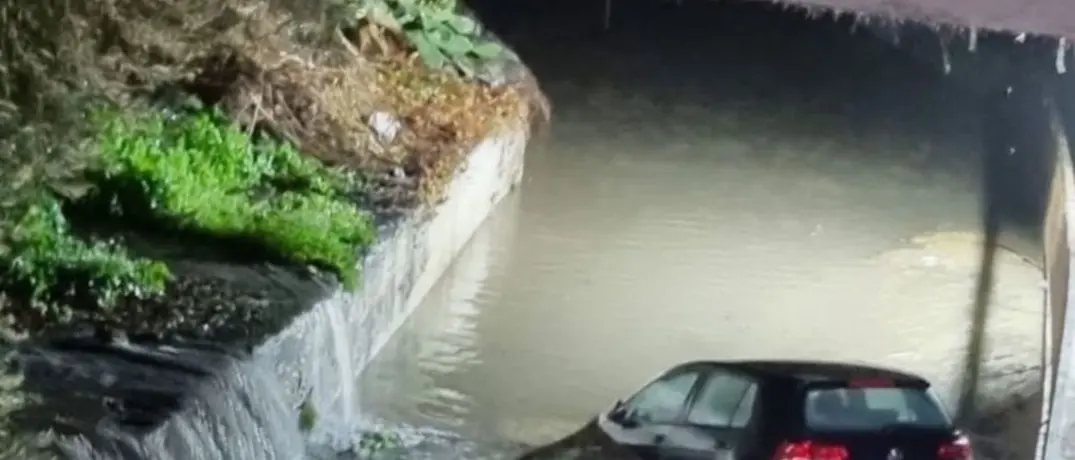 Allerta meteo nel Reggino: alberi caduti, frane e allagamenti, oltre 50 gli interventi dei Vigili del Fuoco | FOTO