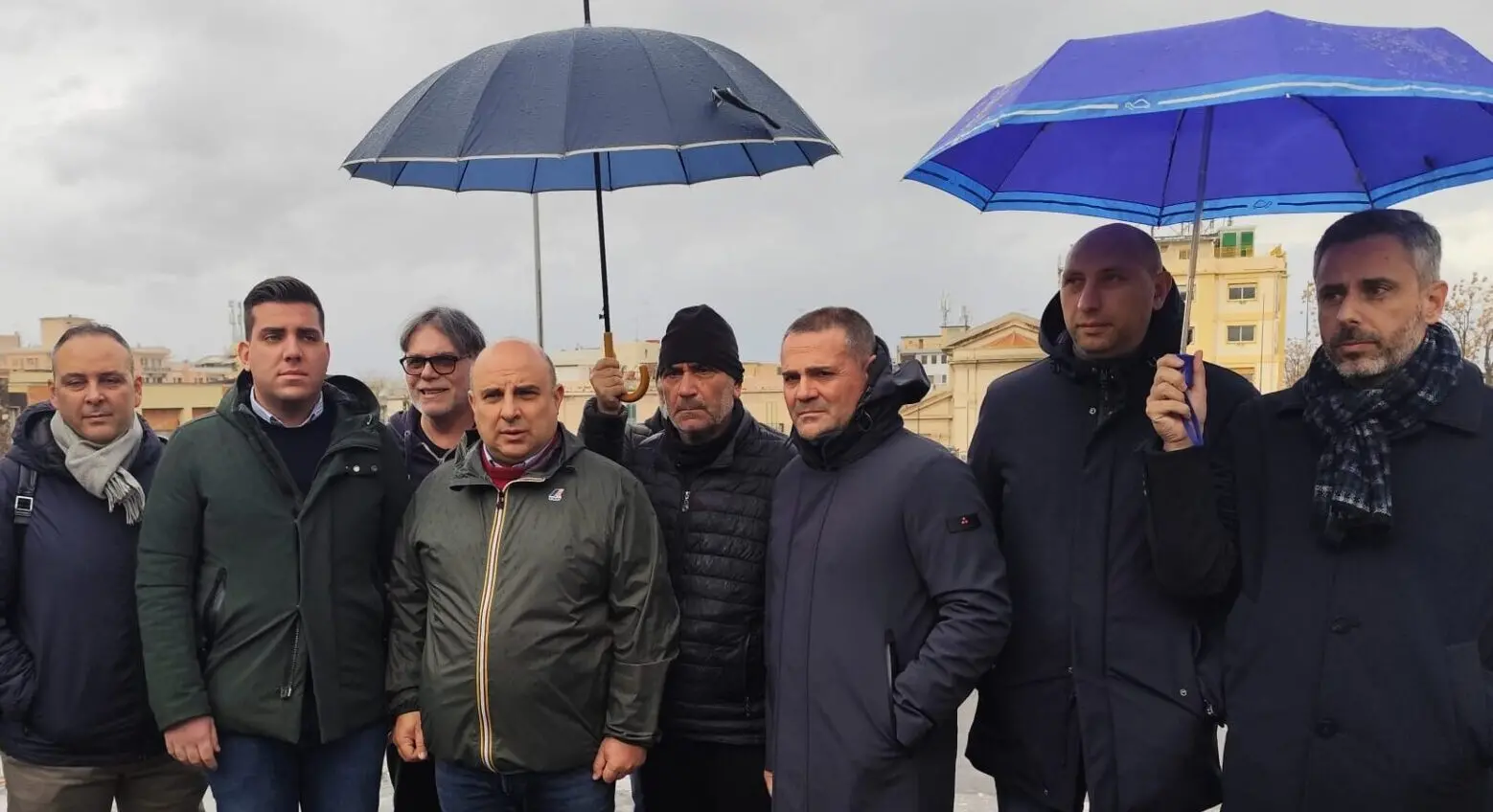 Piazza del popolo, il centrodestra non molla la presa: «Atteggiamento arrogante del sindaco, bisogna ripristinare il mercato»