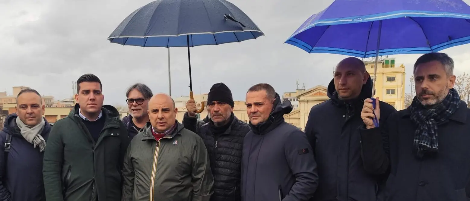 Piazza del popolo, il centrodestra non molla la presa: «Atteggiamento arrogante del sindaco, bisogna ripristinare il mercato»