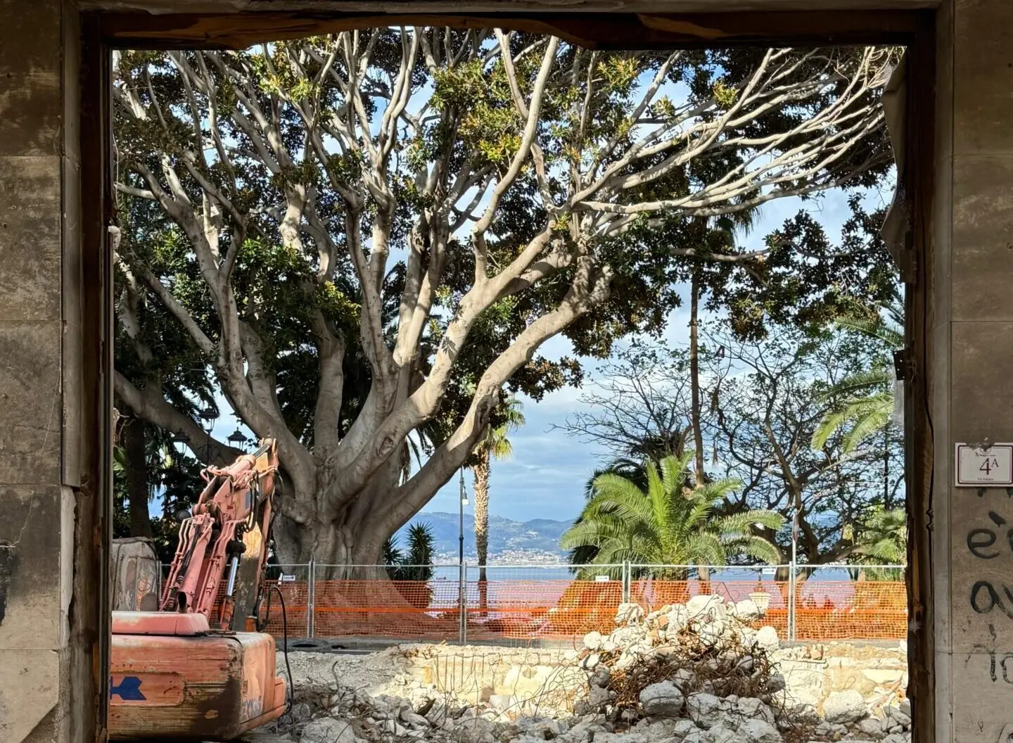 Reggio, proseguono i lavori all'ex cinema Orchidea