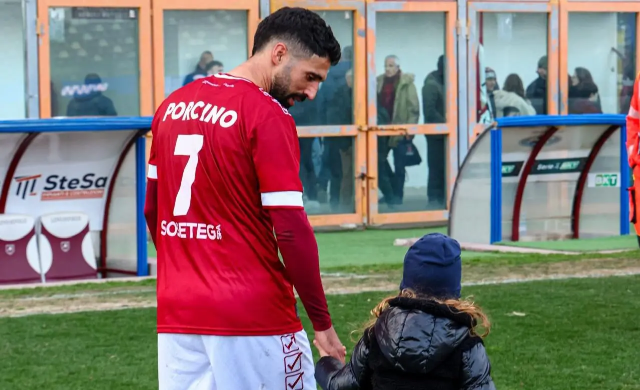Reggina, goditi l’amore di Toti Porcino per la maglia amaranto: « È una passione che mi travolge e mi spinge a dare sempre il massimo»