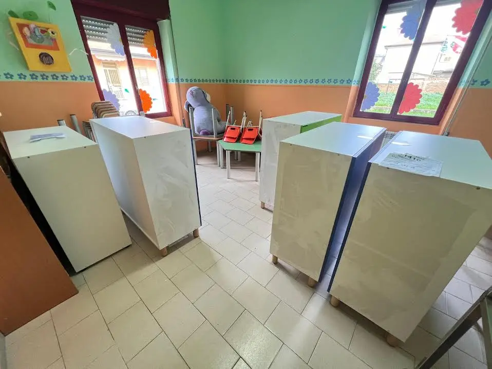 A Taurianova nuovo arredo per le scuole della città di ogni ordine e grado