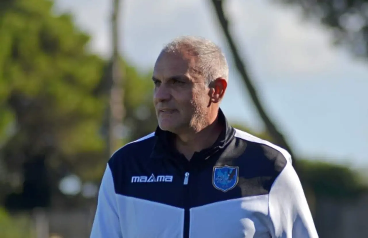 Verso Ragusa-Reggina: mister Erra in prima linea per la salvezza: «Siamo giovani, ma pronti a lottare contro ogni avversario»