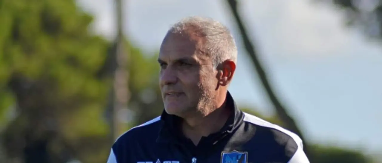 Verso Ragusa-Reggina: mister Erra in prima linea per la salvezza: «Siamo giovani, ma pronti a lottare contro ogni avversario»