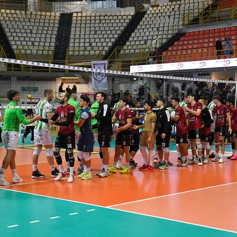 Reggio, Domotek volley perde in casa contro la capolista Romeo Sorrento
