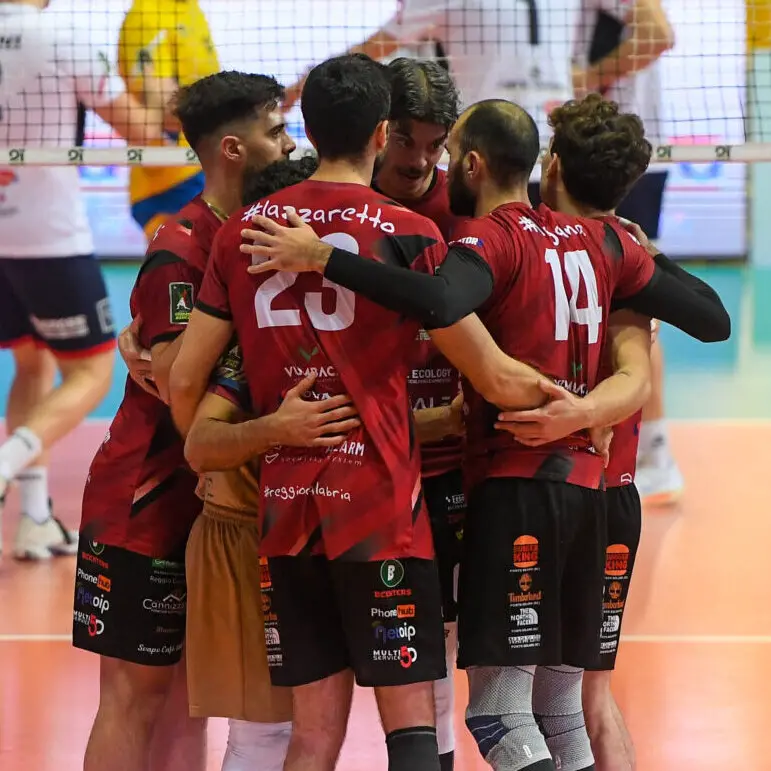 La Domotek di Reggio pronta a sfidare la capolista Sorrento: grande volley al PalaCalafiore
