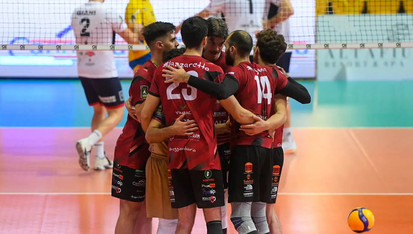La Domotek di Reggio pronta a sfidare la capolista Sorrento: grande volley al PalaCalafiore