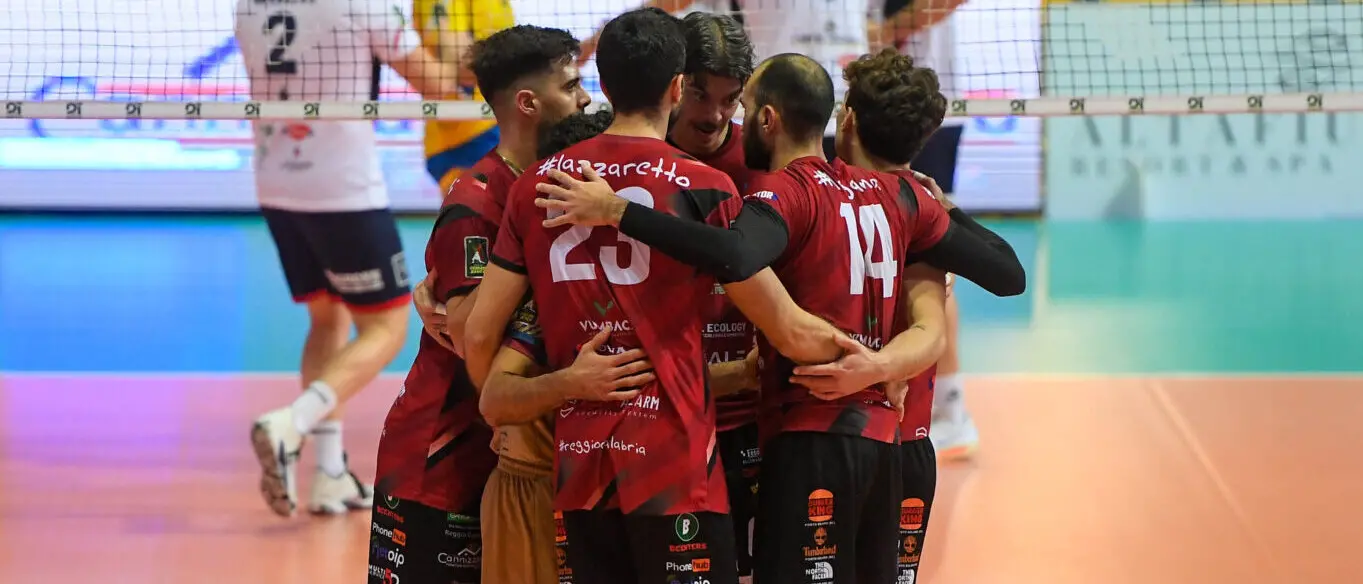 La Domotek di Reggio pronta a sfidare la capolista Sorrento: grande volley al PalaCalafiore