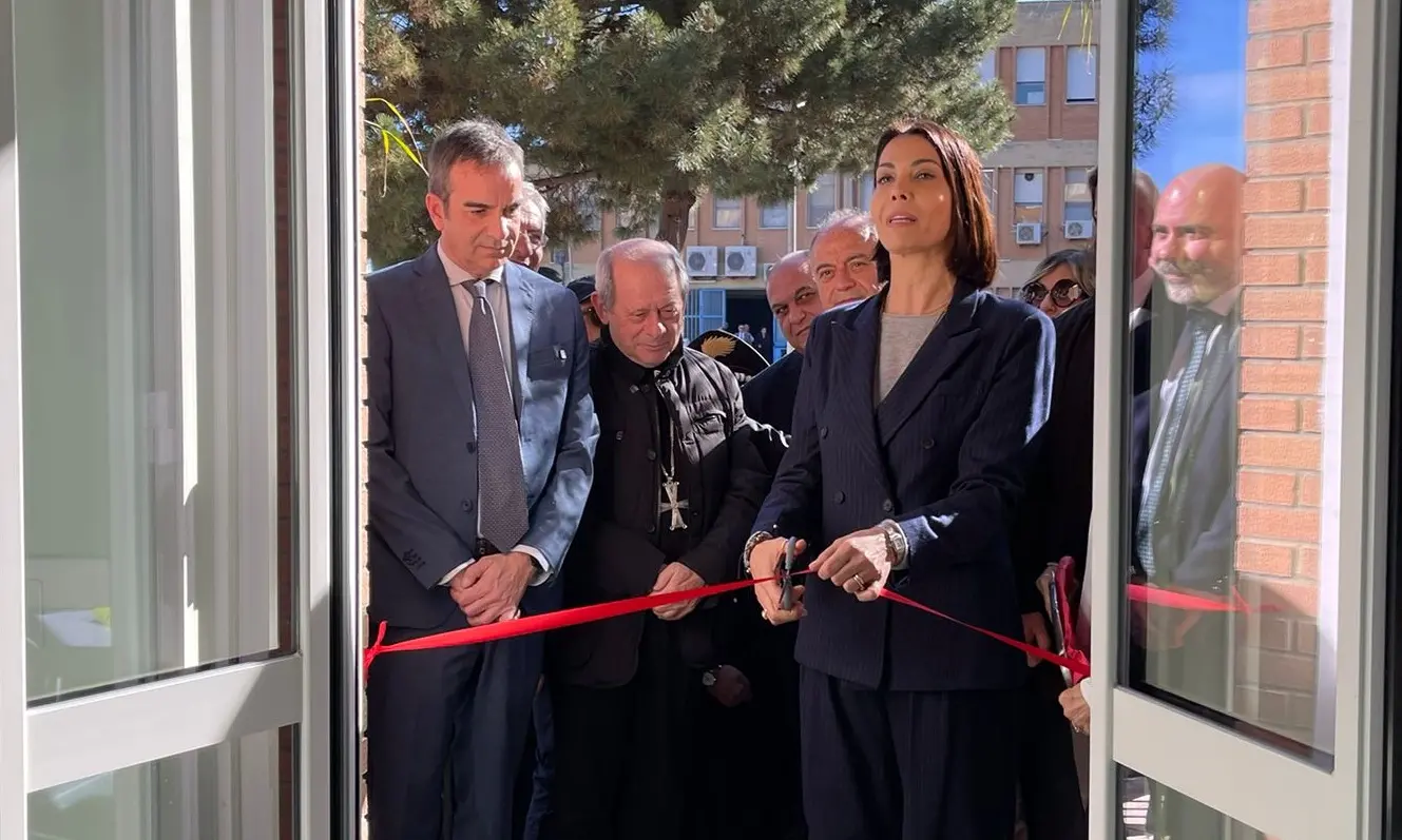 L'INAUGURAZIONE | Un nuovo reparto di Oncologia per l'ospedale di Locri, Occhiuto: «Ricostruiamo dalle macerie»