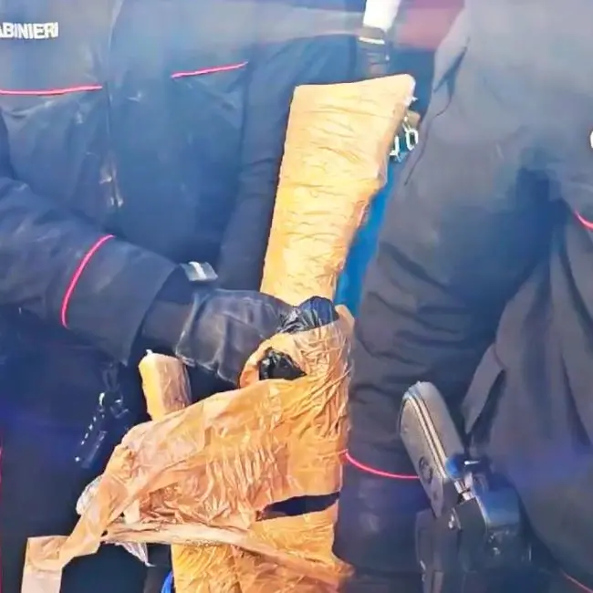 Arghillà, sequestrato un intero arsenale di armi ed esplosivi - VIDEO