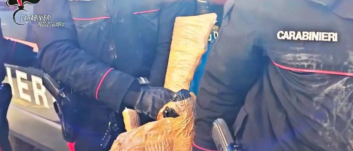 Arghillà, sequestrato un intero arsenale di armi ed esplosivi - VIDEO