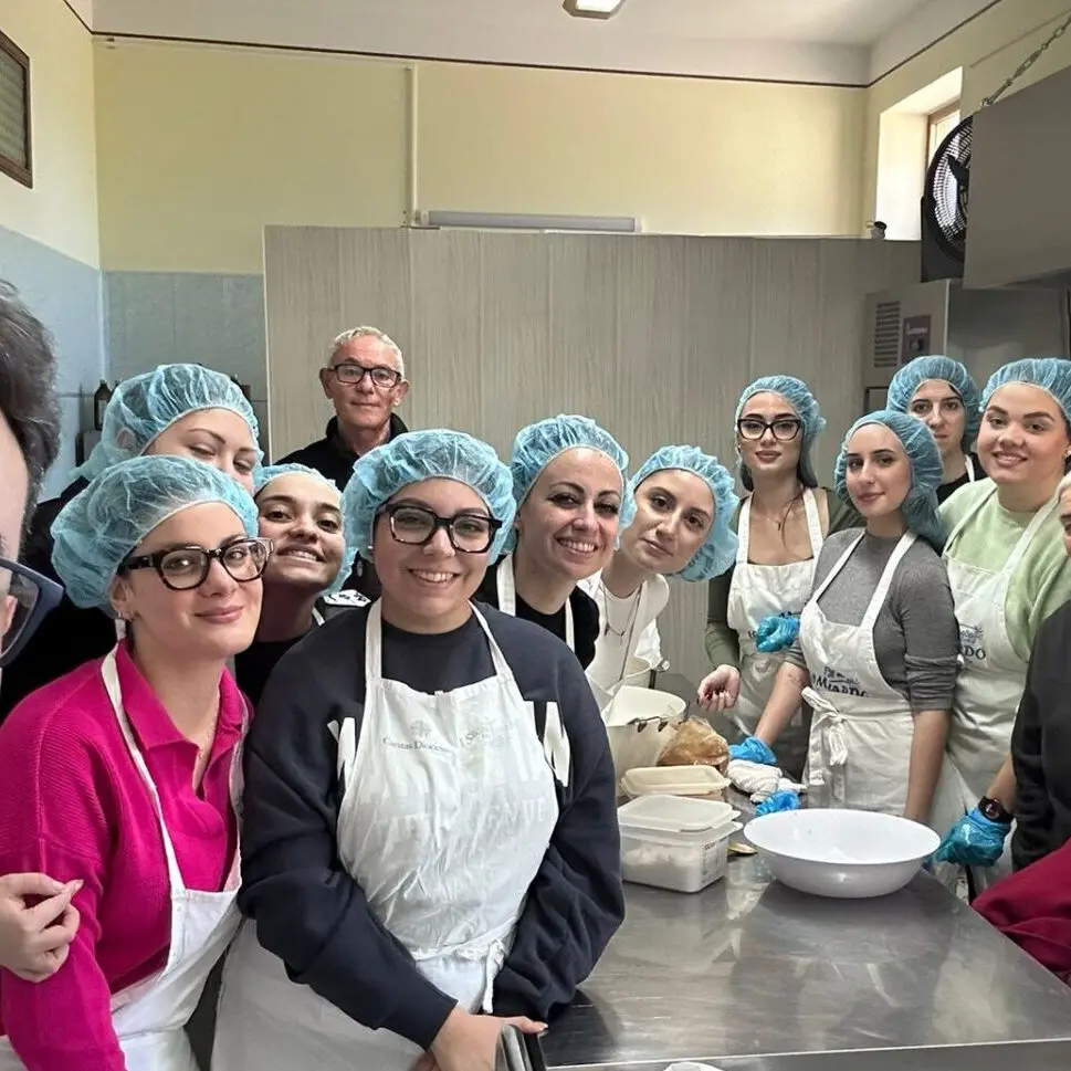 San Ferdinando, i volontari del Servizio Civile in cucina per i migranti