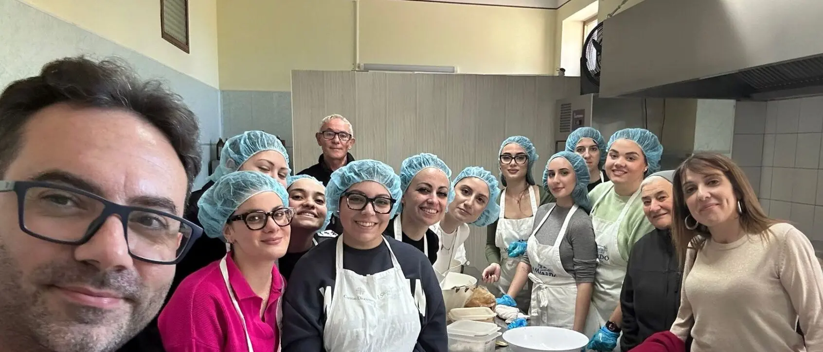 San Ferdinando, i volontari del Servizio Civile in cucina per i migranti