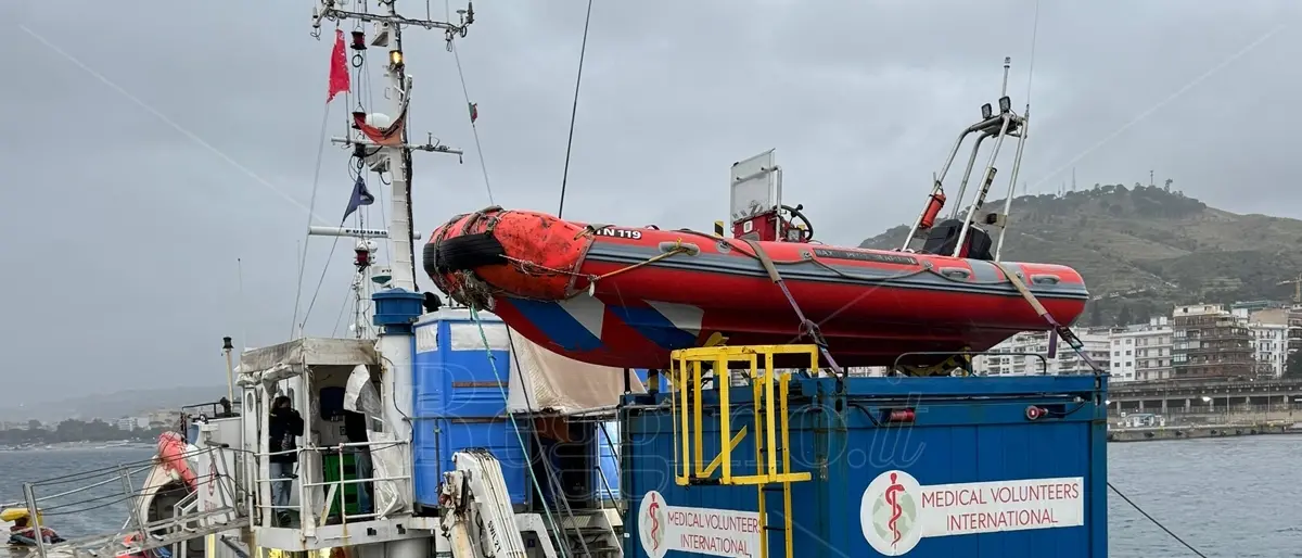 Reggio, al porto sbarcano 14 migranti arrivati a bordo della Sea Punk 1