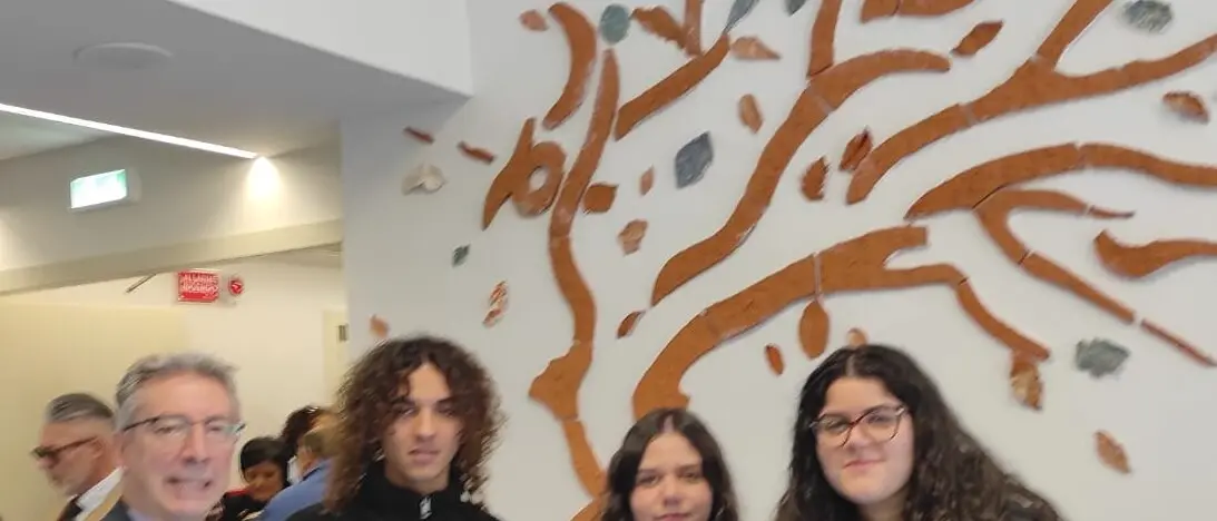 Locri, gli studenti del Liceo Zaleuco presenti all'inaugurazione del nuovo reparto di Oncologia