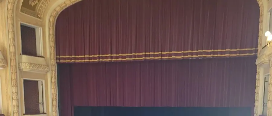 Gli studenti del Polo liceale “Zaleuco – Oliveti – Panetta – Zanotti” al Cilea di Reggio per assistere alla commedia di Shakespeare