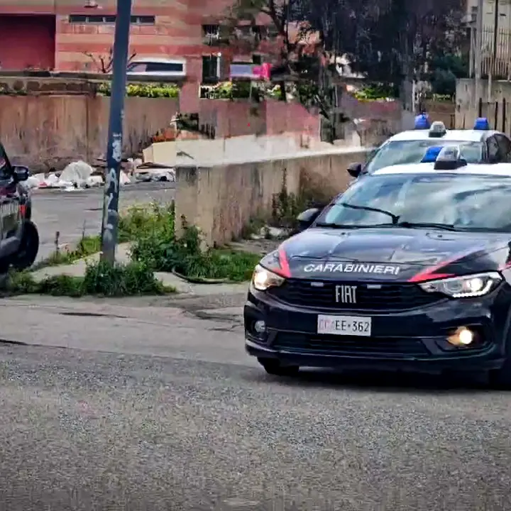 Reggio, sorpresi a maneggiare fucile di dubbia provenienza: denunciati