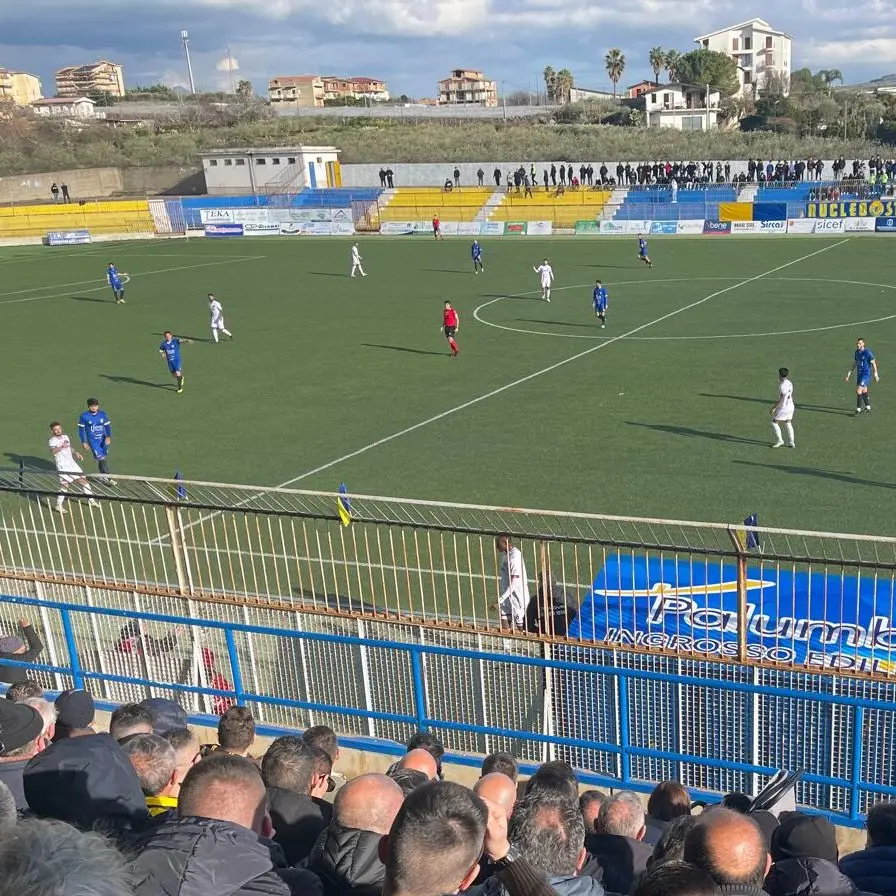 Reggina, Trocini convoca 20 giocatori per la trasferta di Acireale: debutto per De Felice, Salandria titolare al posto dello squalificato Laaribi