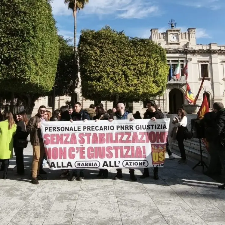Reggio, in piazza la protesta dei precari Pnrr giustizia per la stabilizzazione - FOTO