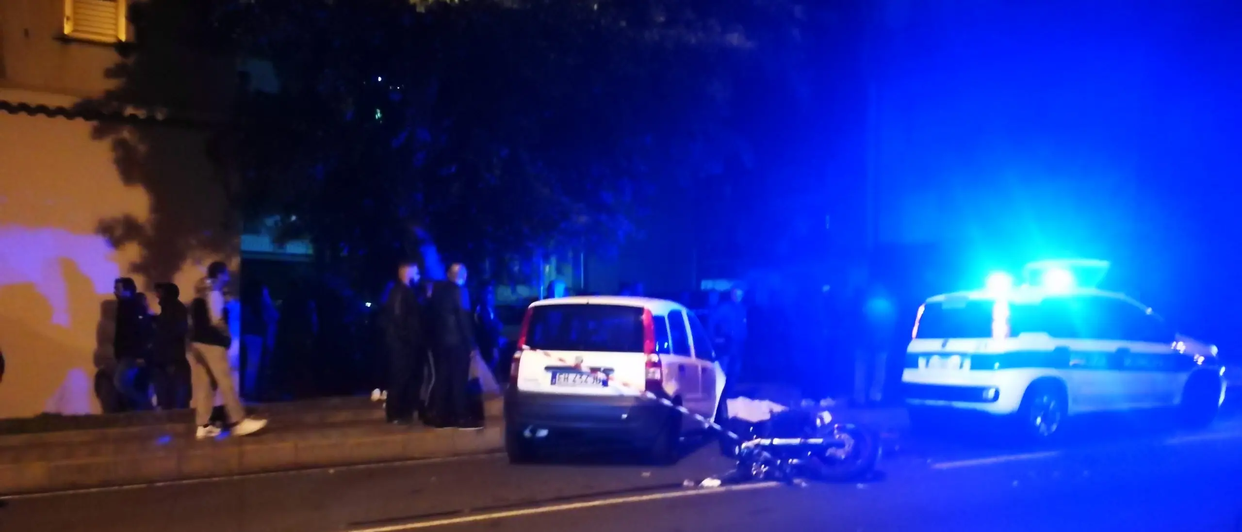 Reggio, incidente mortale fra auto e moto nel quartiere Modena. Deceduto 24enne