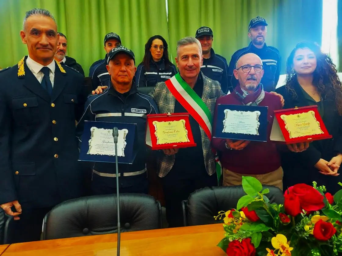 A Taurianova cerimonia di commiato per due dipendenti dopo 43 anni di servizio