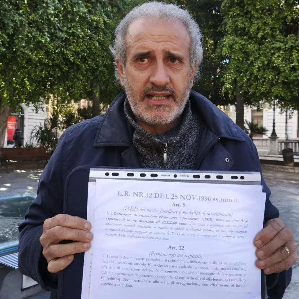 Alloggi popolari a Reggio, escluse dal bando 2019: otto famiglie in piazza per rivendicare casa