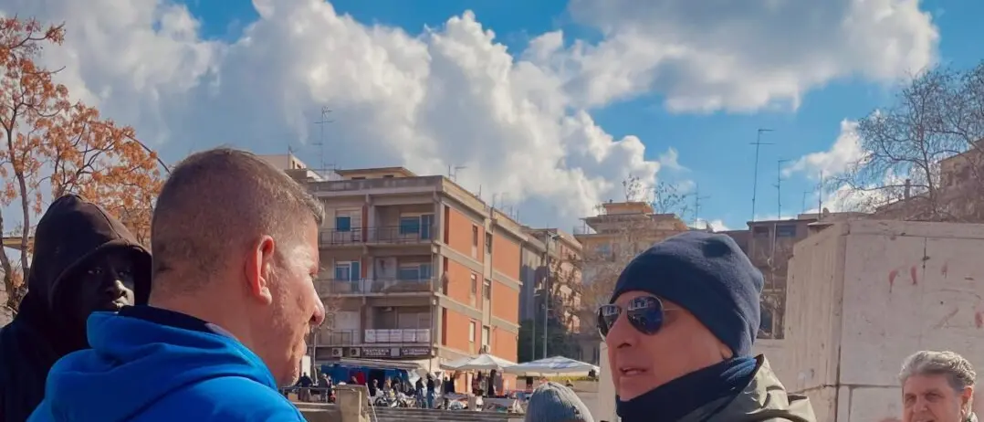 Reggio, Ripepi incontra i commercianti di Piazza del Popolo in protesta: «Il lavoro è dignità»