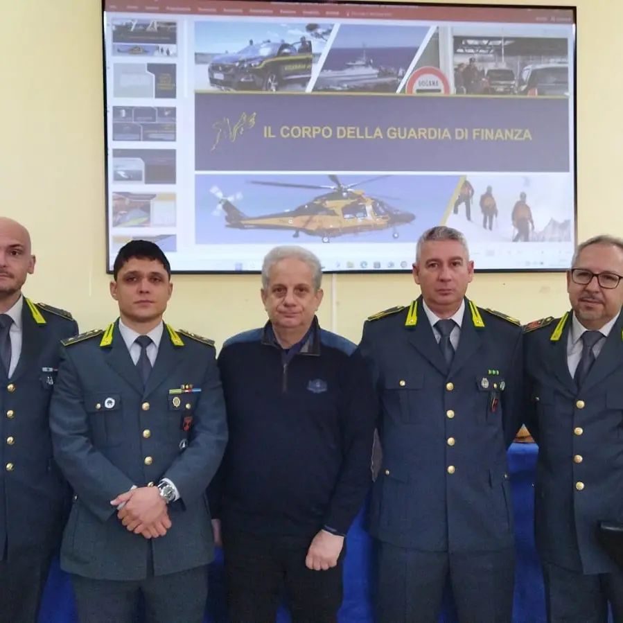 “Legalità e rispetto dell’altro” al centro di un incontro con la Guardia di Finanza rivolto agli studenti dell’Einaudi-Alvaro di Palmi