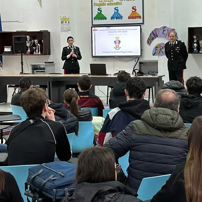 Reggio, a scuola di legalità: l’Arma dei Carabinieri incontra gli alunni dell' istituto professionale \"E. Fermi\"