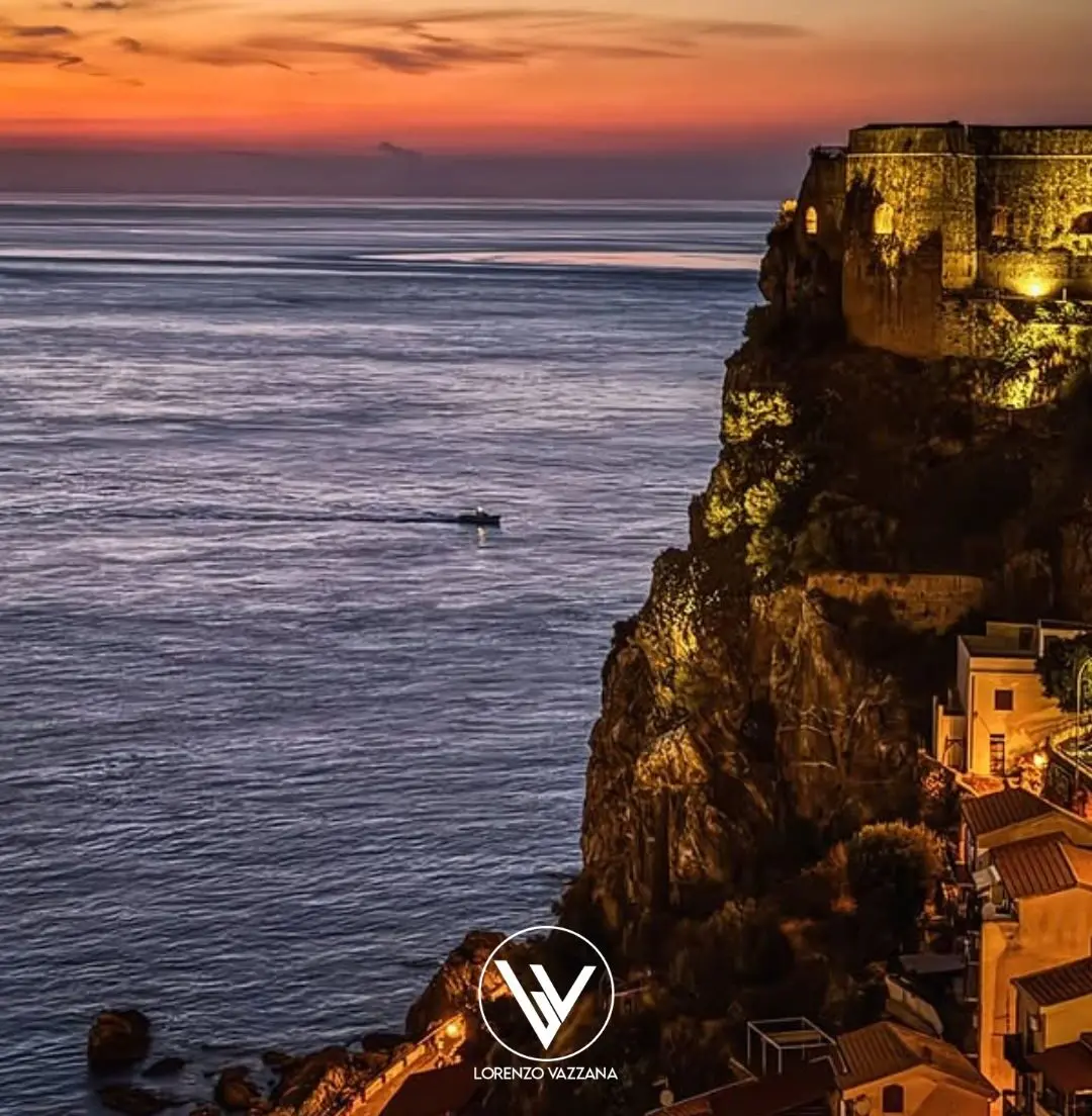 LA FOTO DEL GIORNO | Scilla, dove il mito incontra la storia