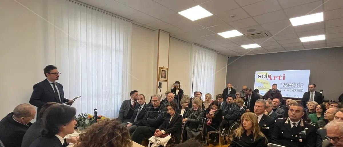 SalvArti a Reggio, dalle confische alle collezioni pubbliche: a palazzo Crupi in mostra Dalì, De Chirico, Warhol e Savini - FOTO e VIDEO