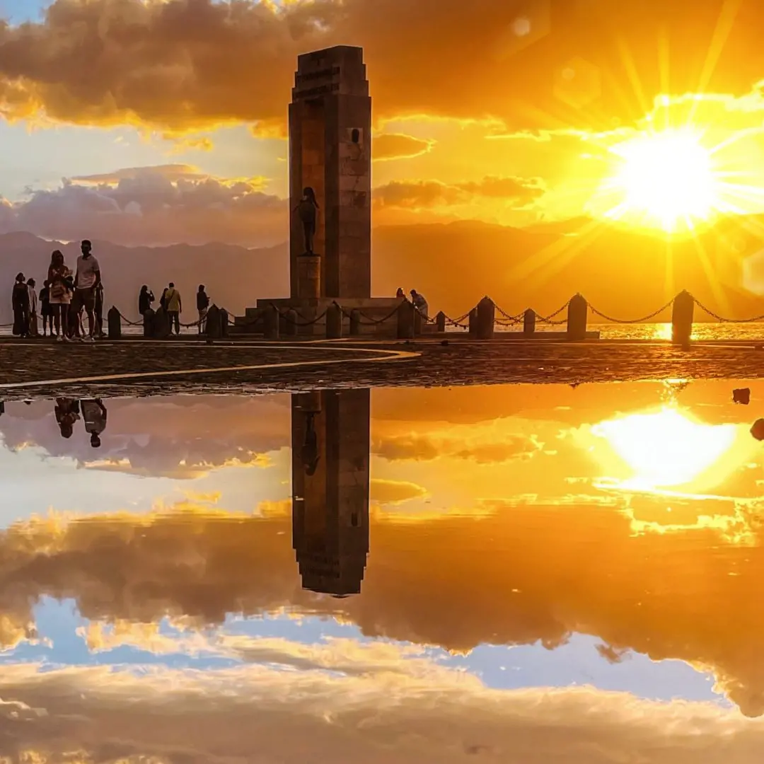 LA FOTO DEL GIORNO | Il riflesso dall'Arena dello Stretto: un teatro moderno, una tradizione antica