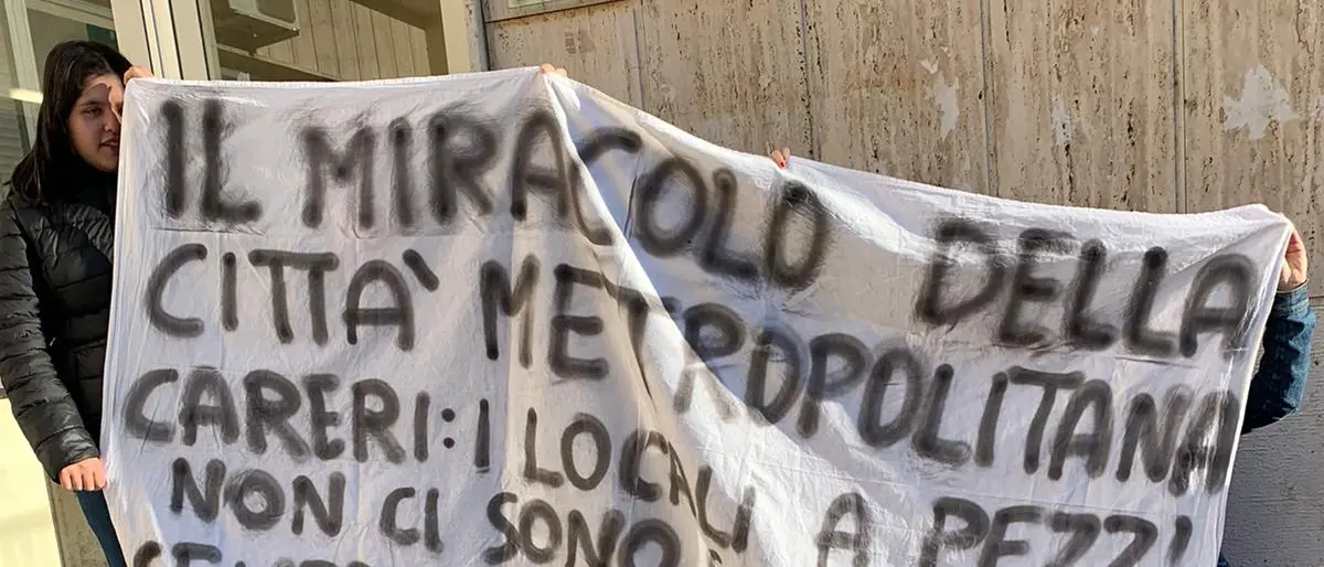 Taurianova, gli allievi del \"Careri\" protestano e bloccano la scuola