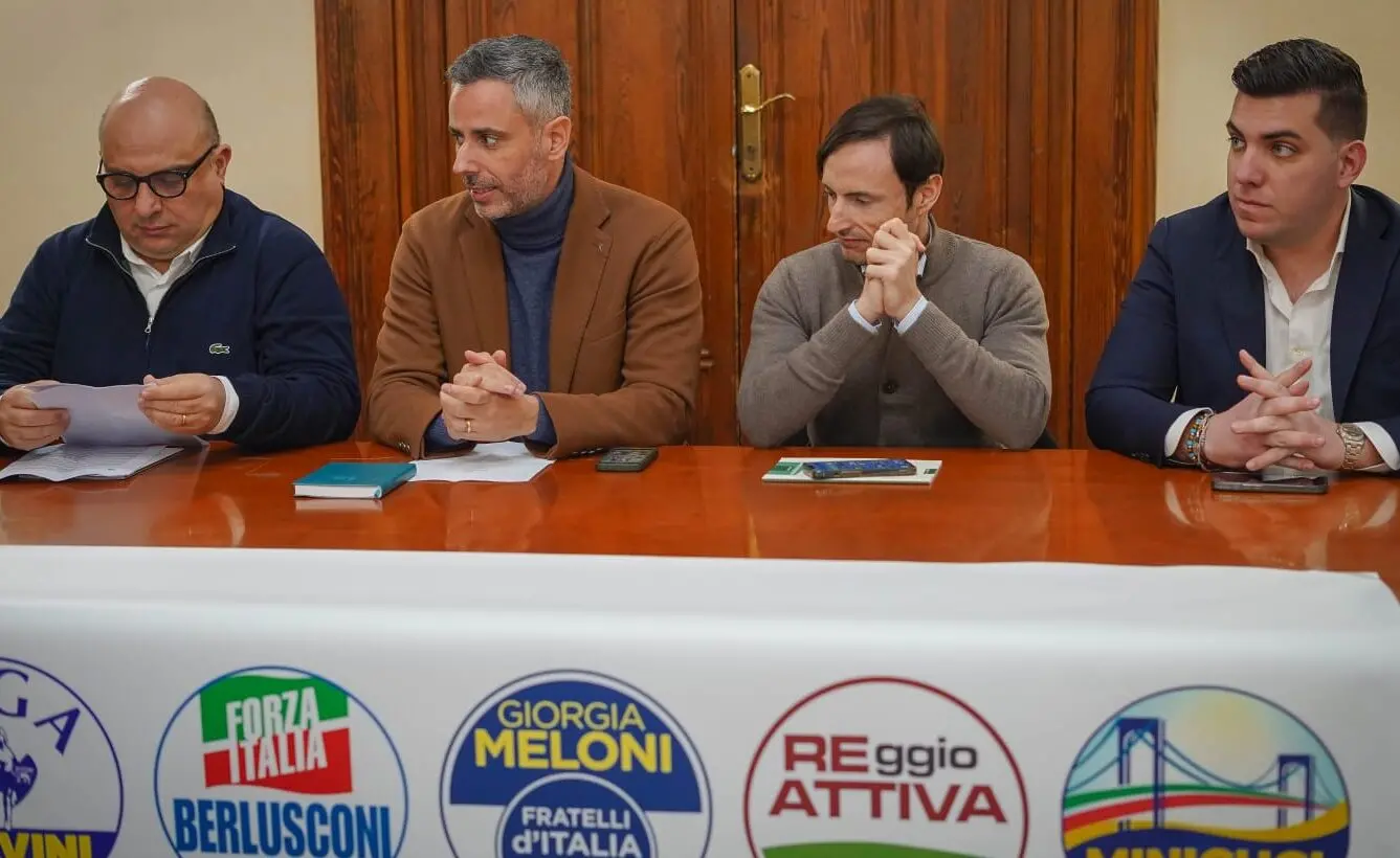 «Caos amministrativo a Palazzo S. Giorgio», il centrodestra chiede lumi sulle posizioni del personale assunto