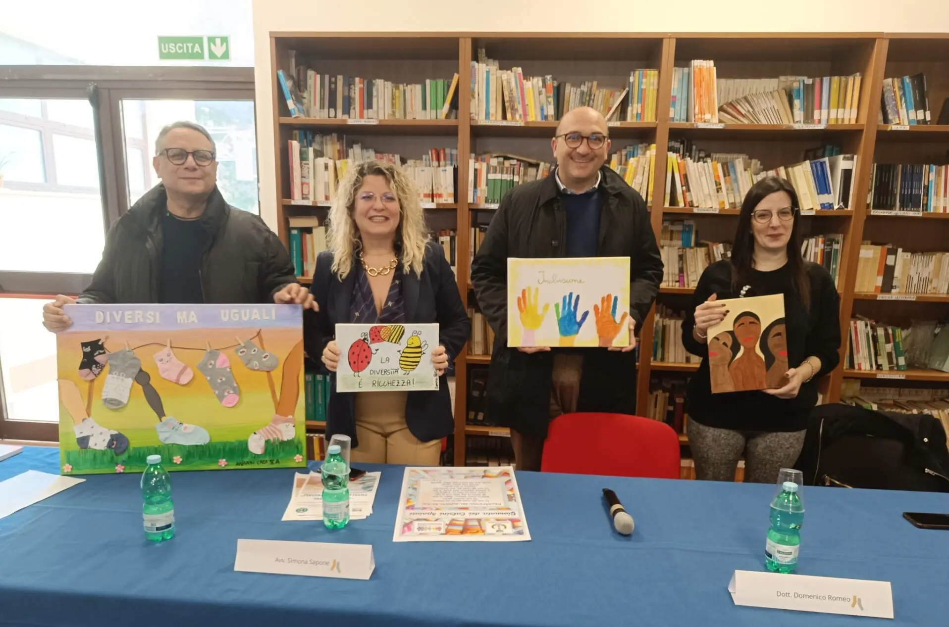 \"Tutti diversi, tutti uguali e speciali\", a Catona la Giornata dei calzini spaiati dell'IC \"Radice Alighieri\" | FOTO