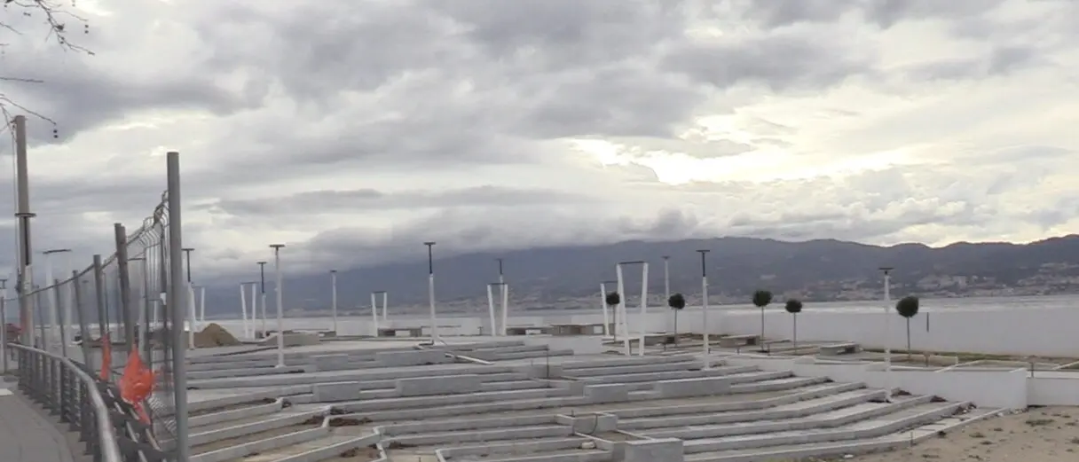 Rischio incompiute a Villa San Giovanni, il sindaco spegne le polemiche su Piazza delle Repubbliche Marinare