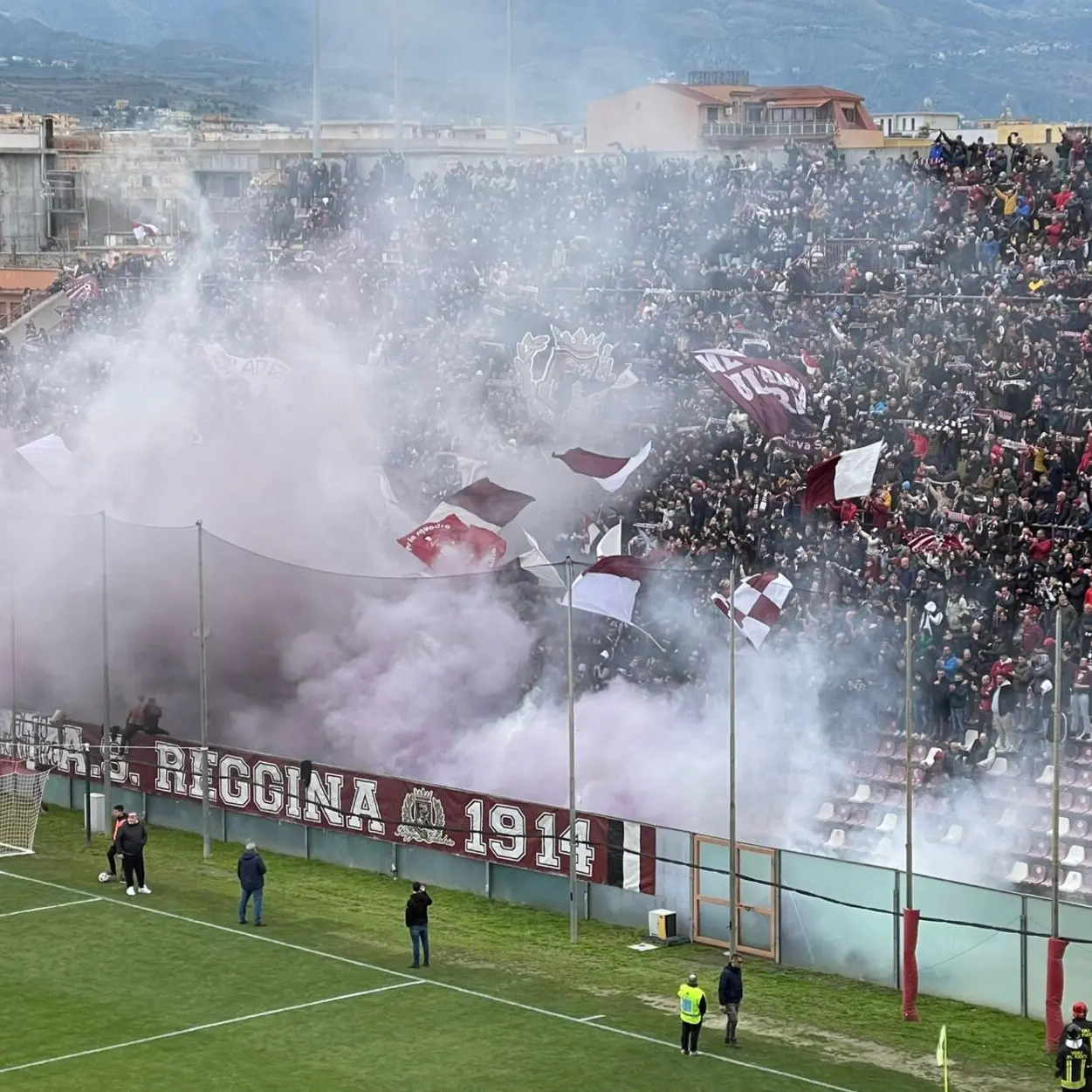 Reggina, adesso onora l'impegno assunto con la Curva Sud e la città: «Non mollate, come noi»