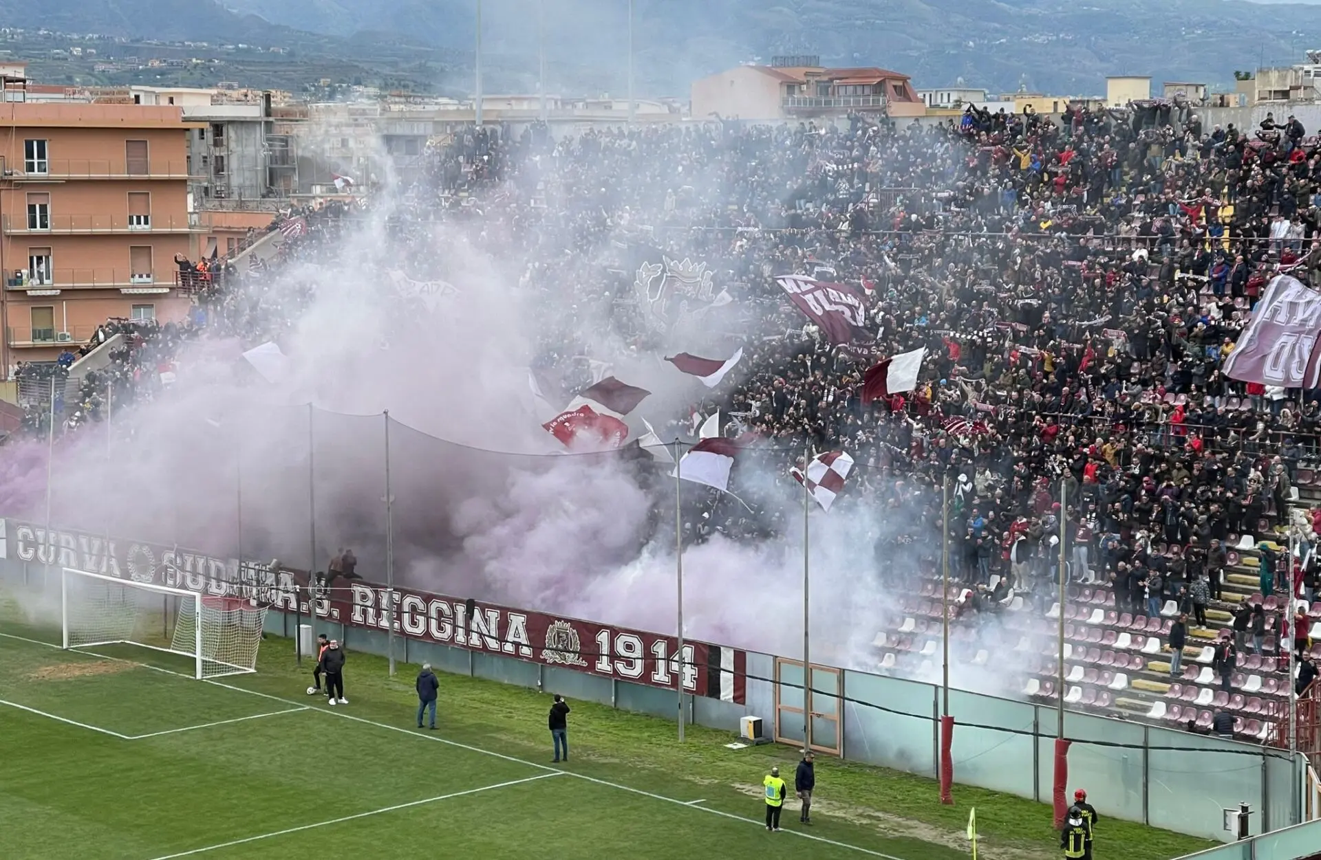Reggina, adesso onora l'impegno assunto con la Curva Sud e la città: «Non mollate, come noi»