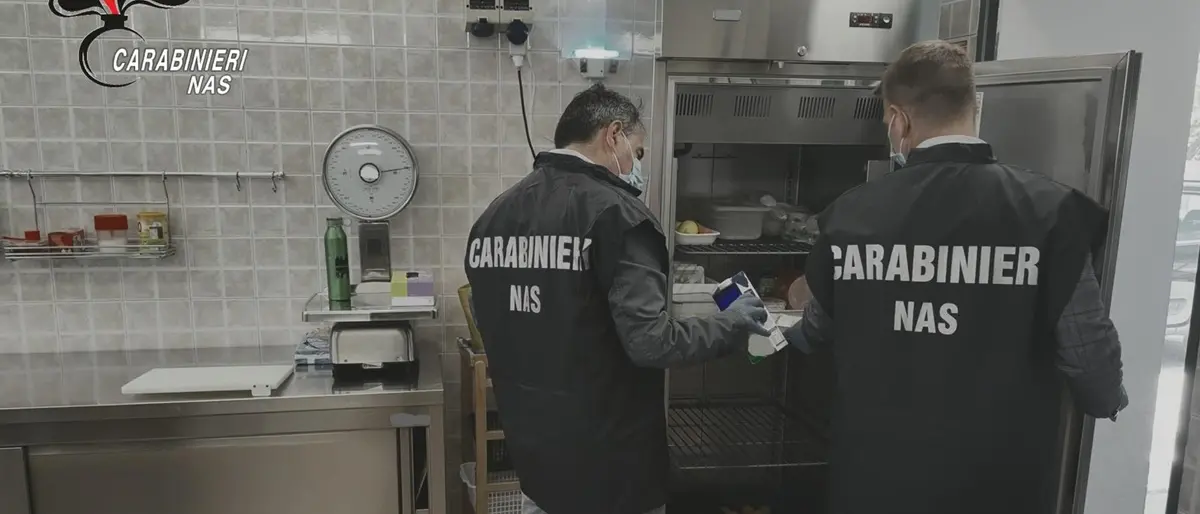 Reggio, stretta del Nas: 130 mila euro di prodotti alimentari sequestrati e chiuse due attività