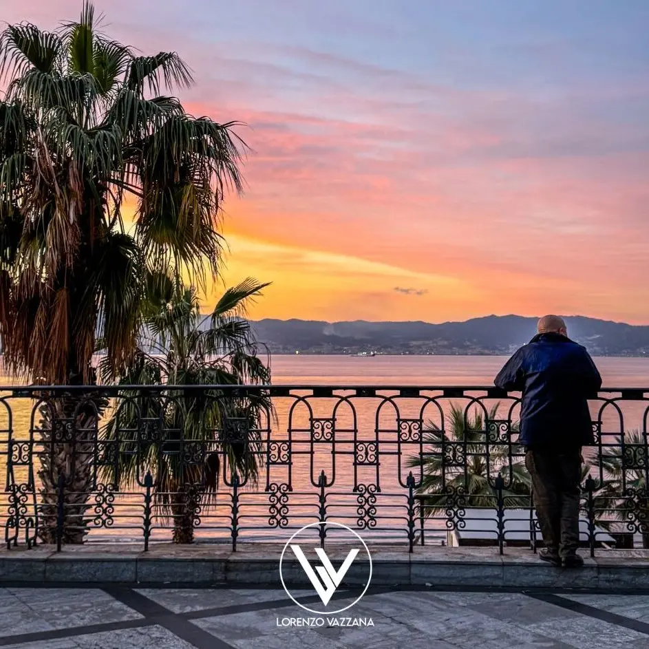 LA FOTO DEL GIORNO | Tra cielo e mare, il rifugio di un’anima in ascolto sullo Stretto