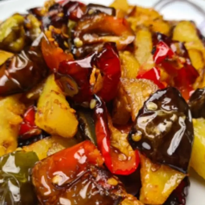 LA RICETTA DEL GIORNO | ‘Pipi e patate’, un piatto versatile dalle umili origini