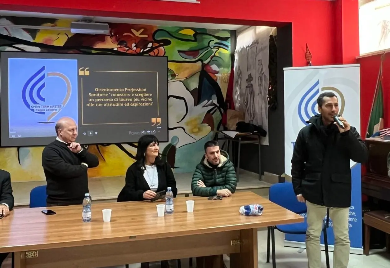 Palmi, \"Il tuo futuro nelle professioni sanitarie\" l’iniziativa di orientamento all’Einaudi-Alvaro
