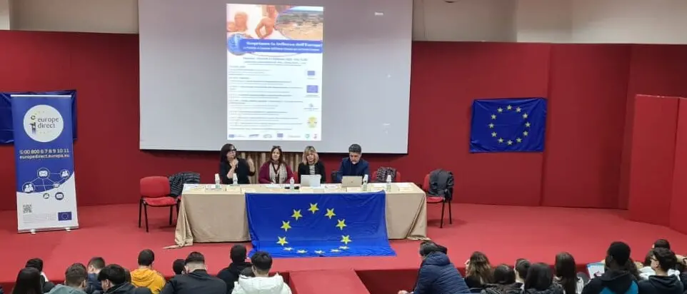 Rosarno, al via l'evento presso il Liceo Piria \"Scopriamo la bellezza dell'Europa!\"